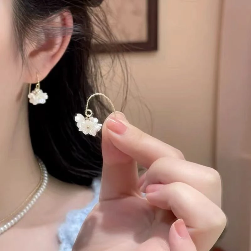 铜合金耳饰 气质白色轻奢时尚百搭小众简约甜美N2526