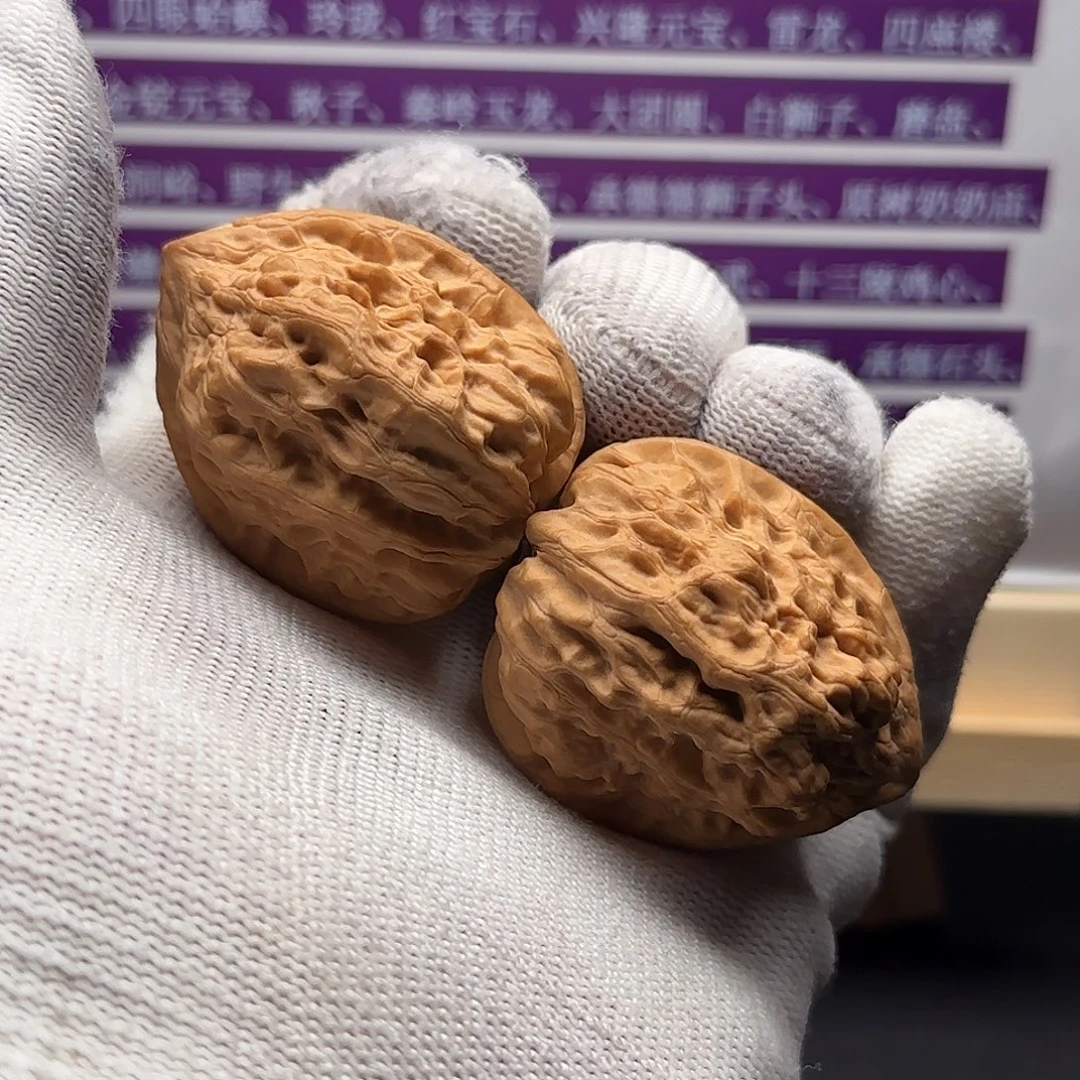初***级把件文玩核桃纳兰鸡心