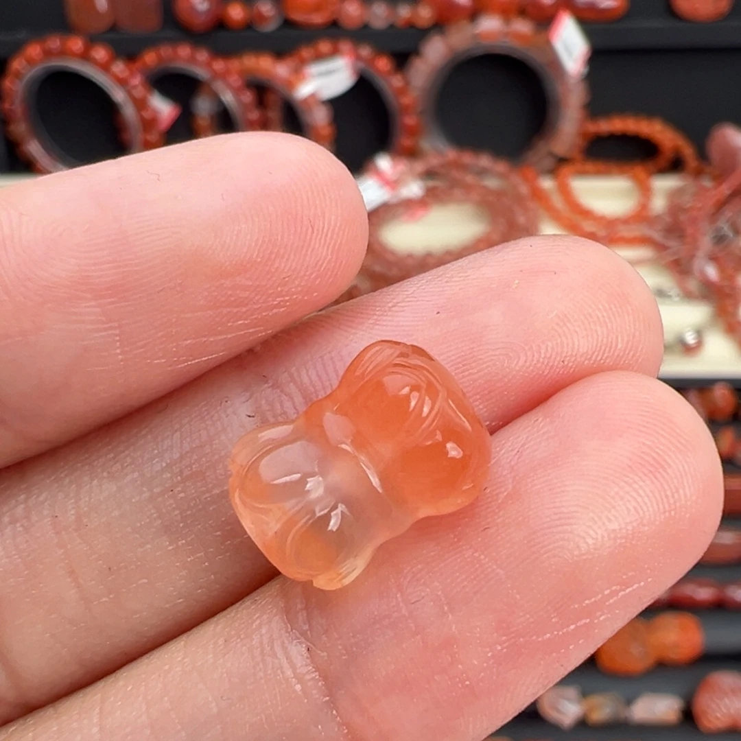 南红玛瑙未镶嵌颈饰并蒂莲