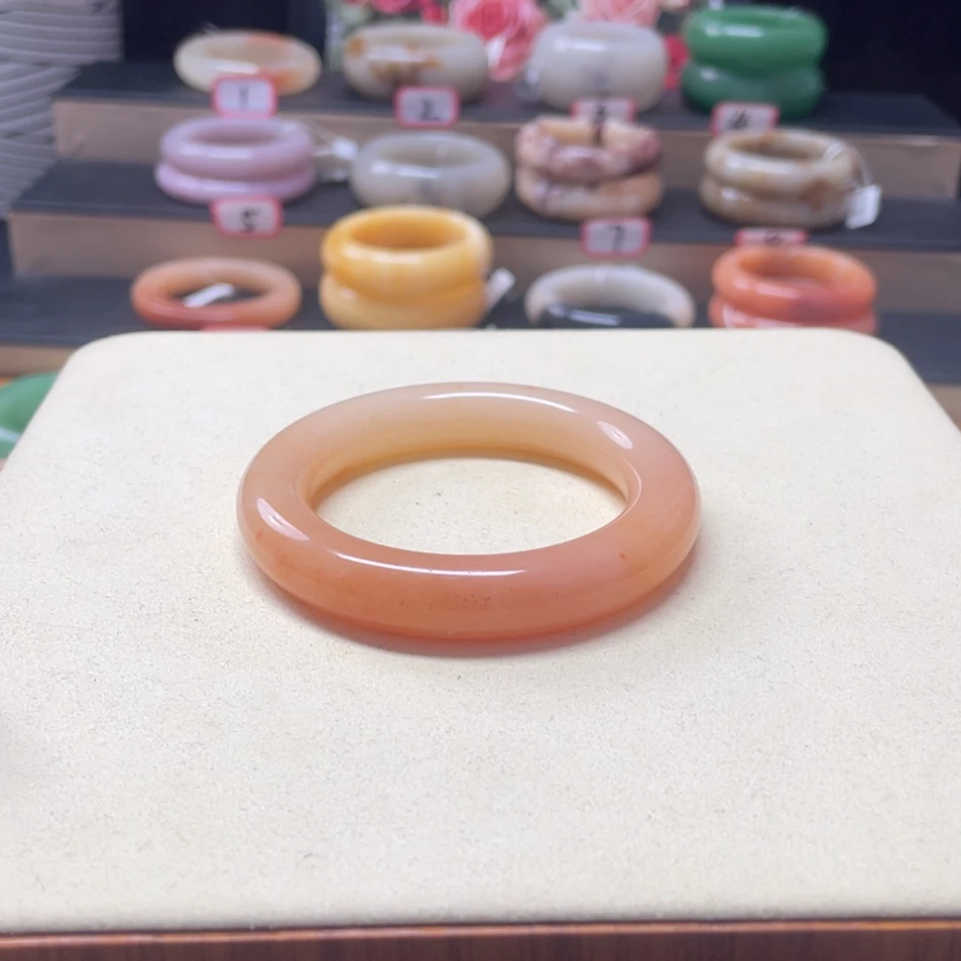 胡***咧石英质玉未镶嵌手镯