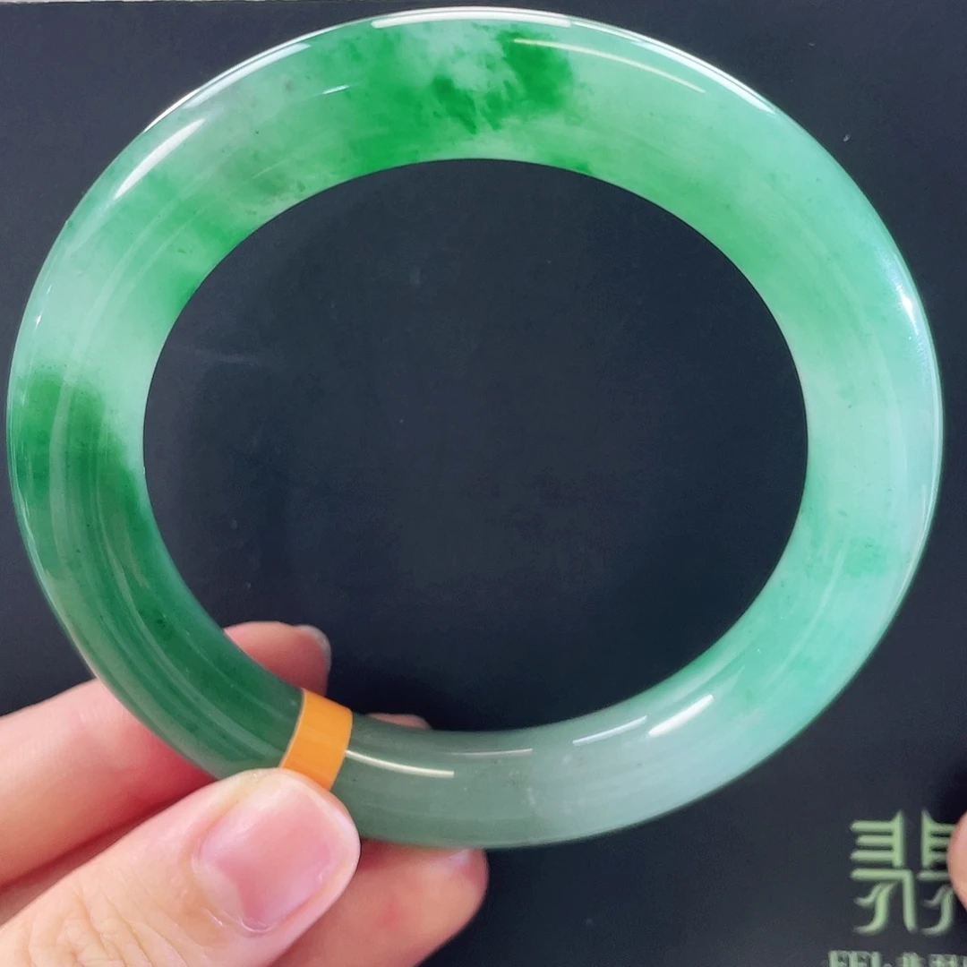 未镶嵌手镯石英质玉