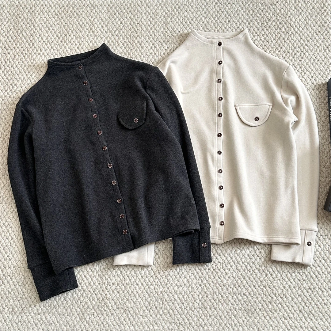 【米可家】单口袋纽扣小立领双面绒感打底上衣25300