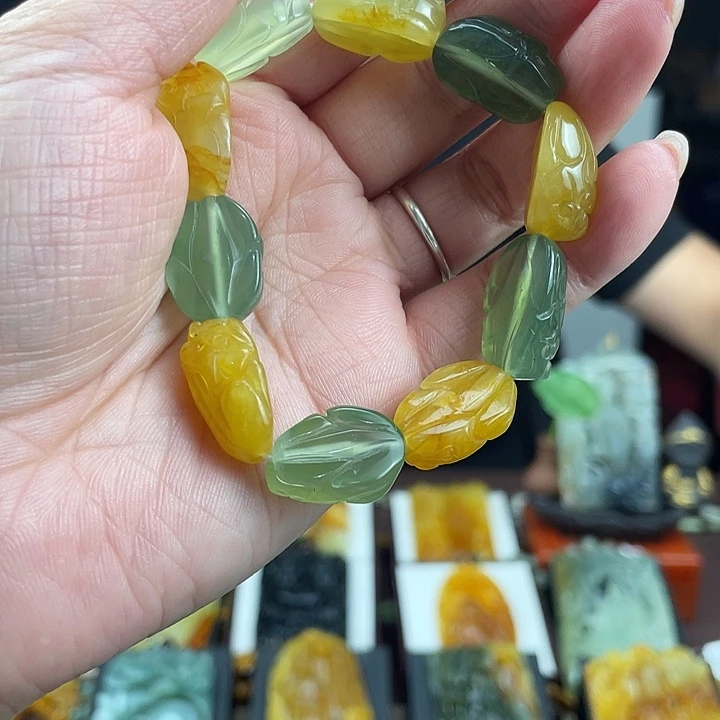 未镶嵌蛇纹石玉颈饰