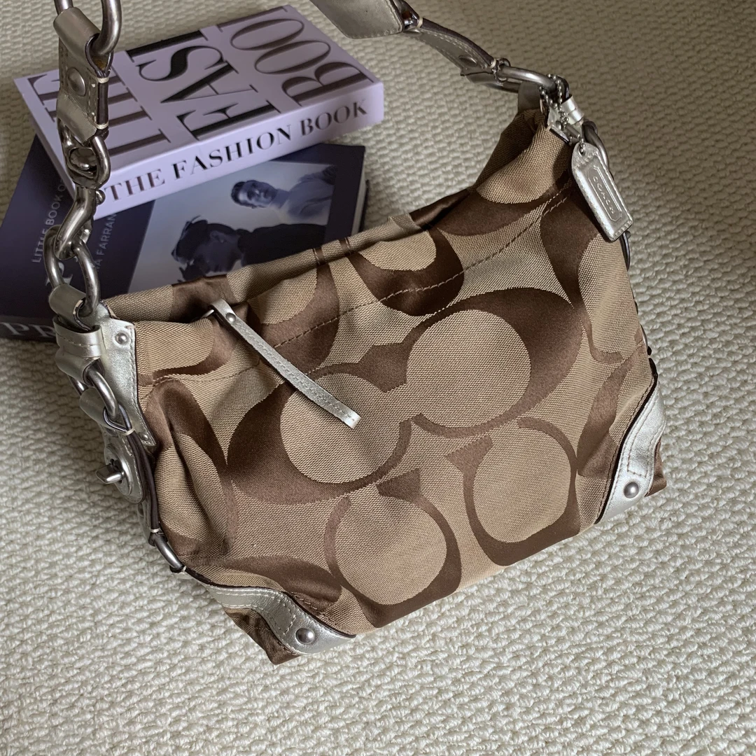 95新 COACH/蔻驰 经典时尚百搭帆布老花单肩元宝包棕色