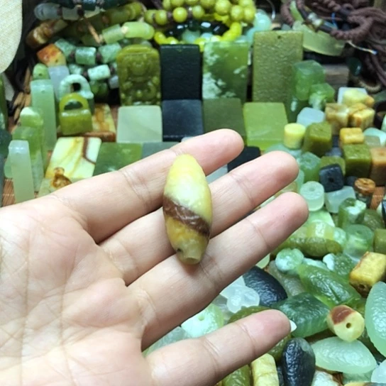 未镶嵌岫玉吊坠?****红