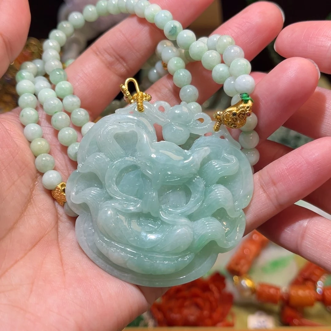 翡翠未镶嵌颈饰待编织