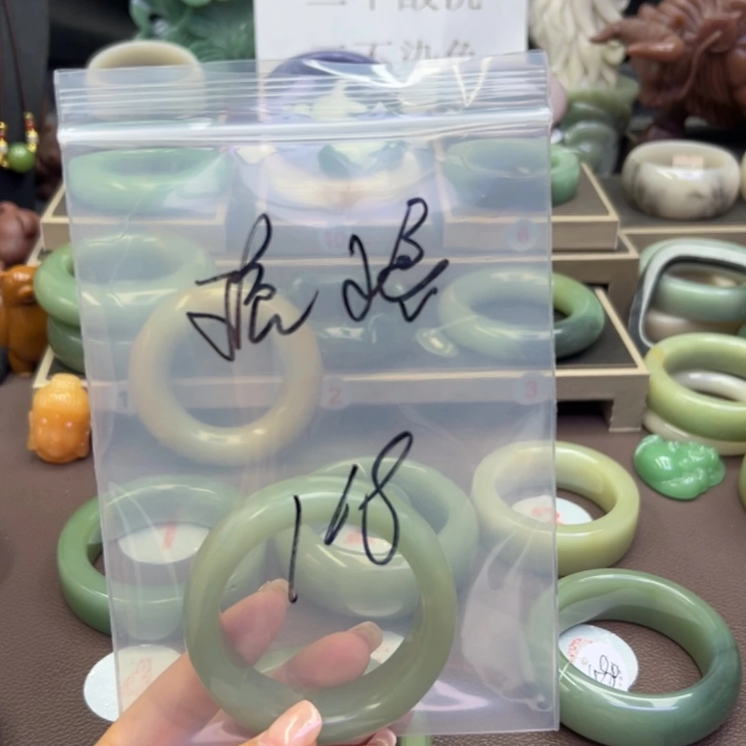 未镶嵌手镯石英岩玉琉****