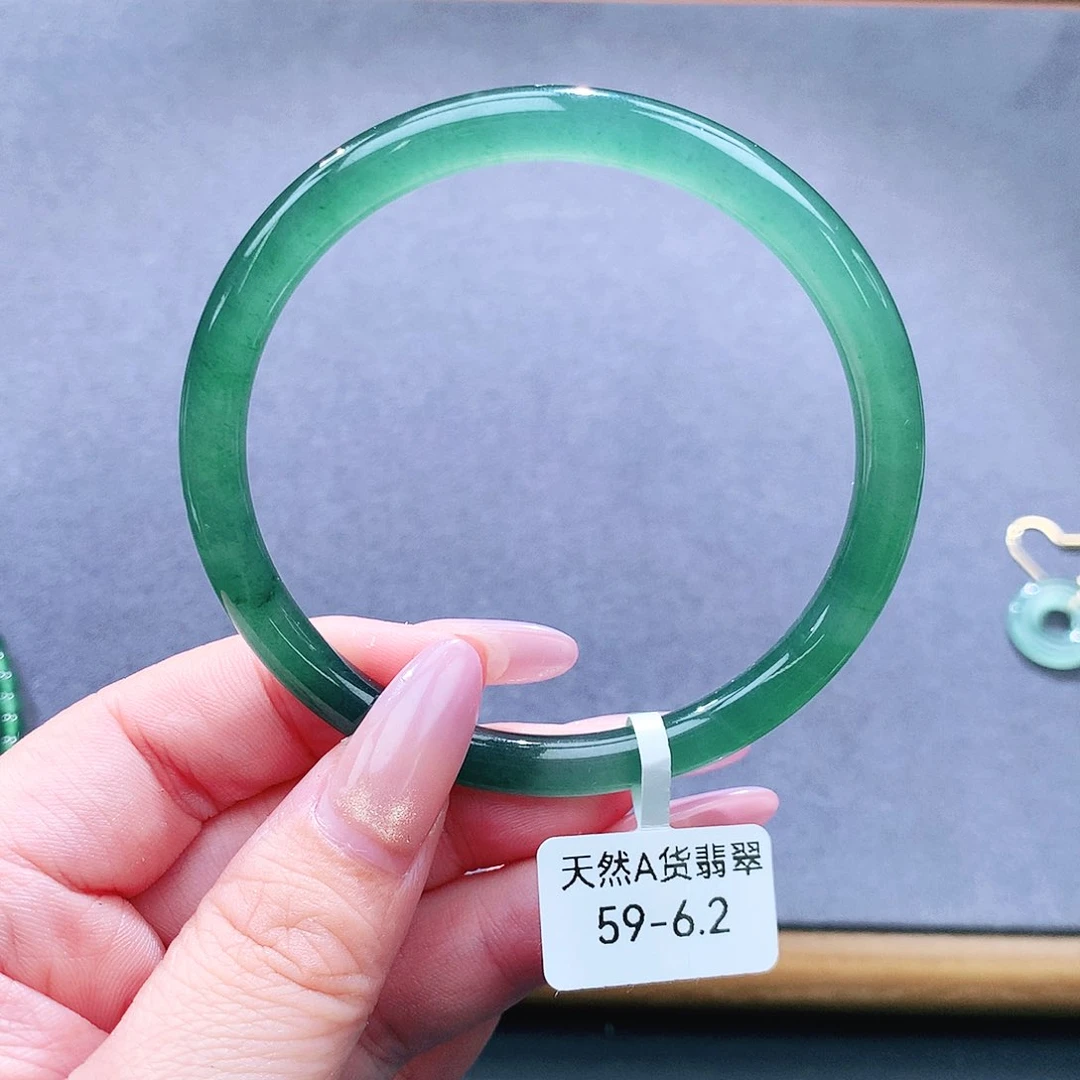 未镶嵌手镯（圆镯）翡翠