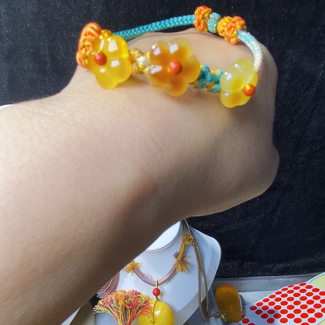 蜜蜡未镶嵌珠宝奇石