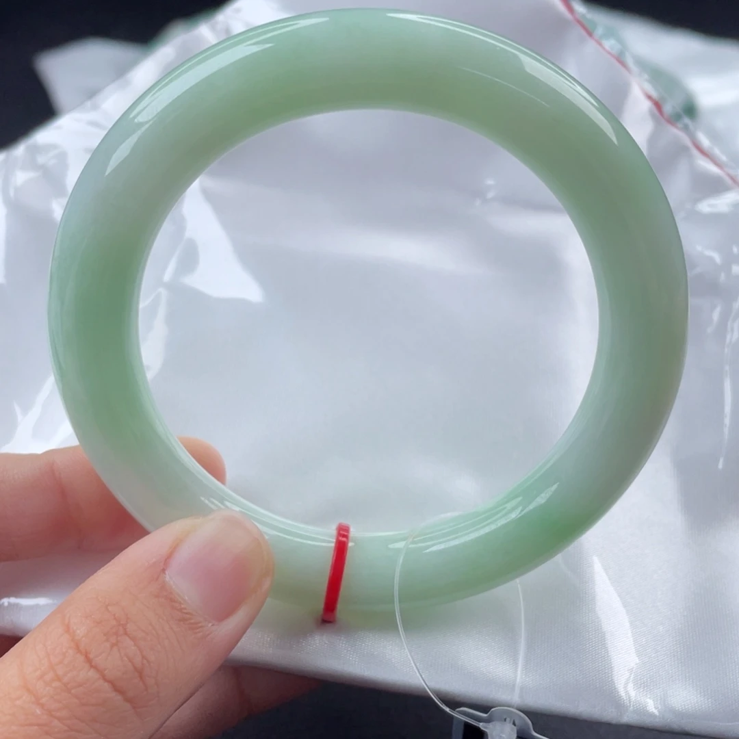 翡翠手镯（圆镯）未镶嵌58-59圈