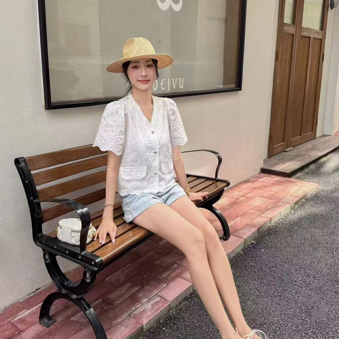 3698款夏季重工V领钩花镂空气质短袖衬衫时尚洋气女性上衣