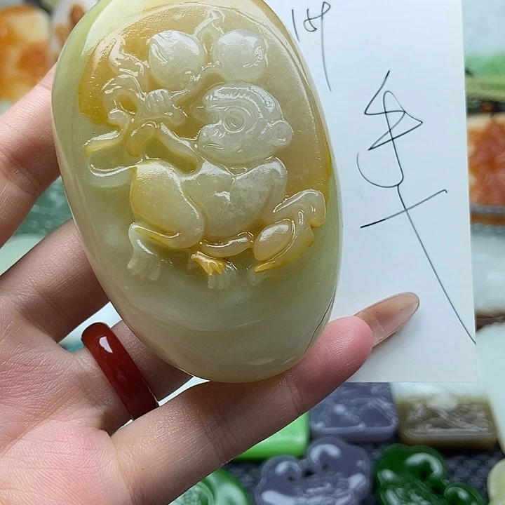 颈饰未镶嵌石英岩玉