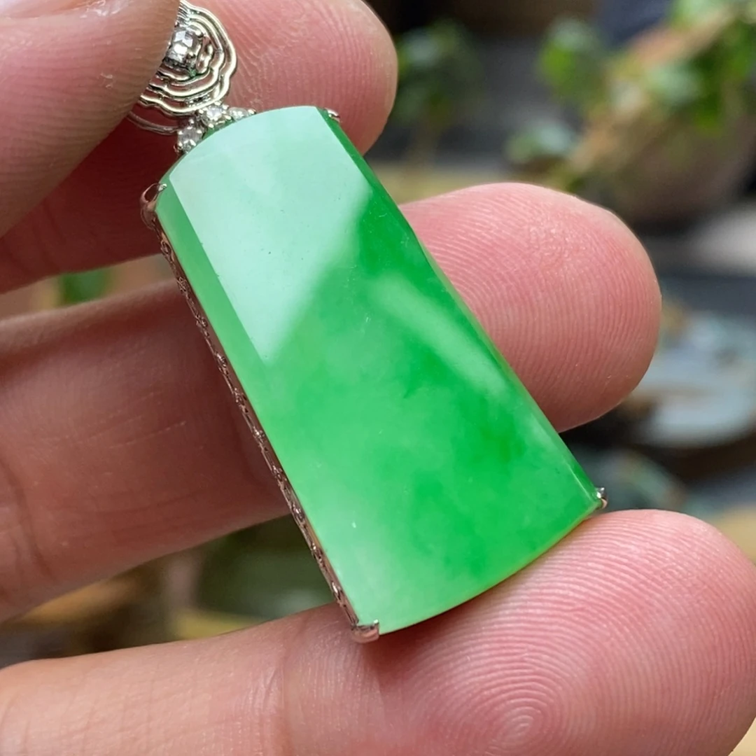 翡翠颈饰18K金镶嵌挂件