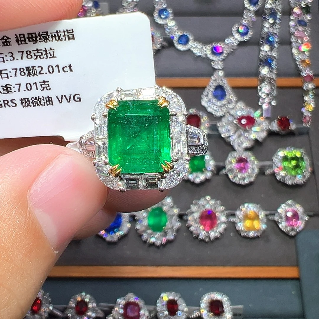 18K金镶嵌祖母绿戒指