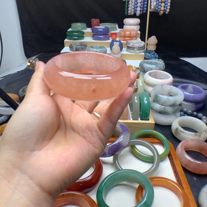 未镶嵌手镯石英质玉玉*