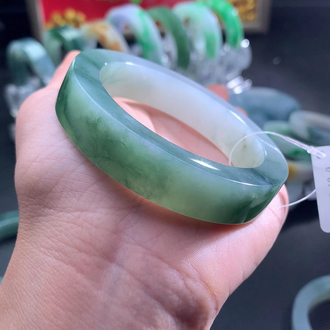定制翡翠未镶嵌翡翠手镯 冰绿花