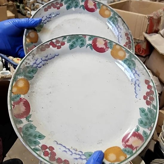 摆件盘子碗茶壶啥都有