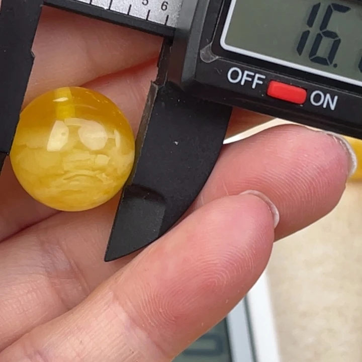 蜜蜡未镶嵌裸石微瑕210