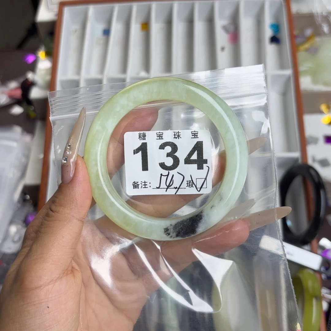 未镶嵌蛇纹石玉手镯P****o
