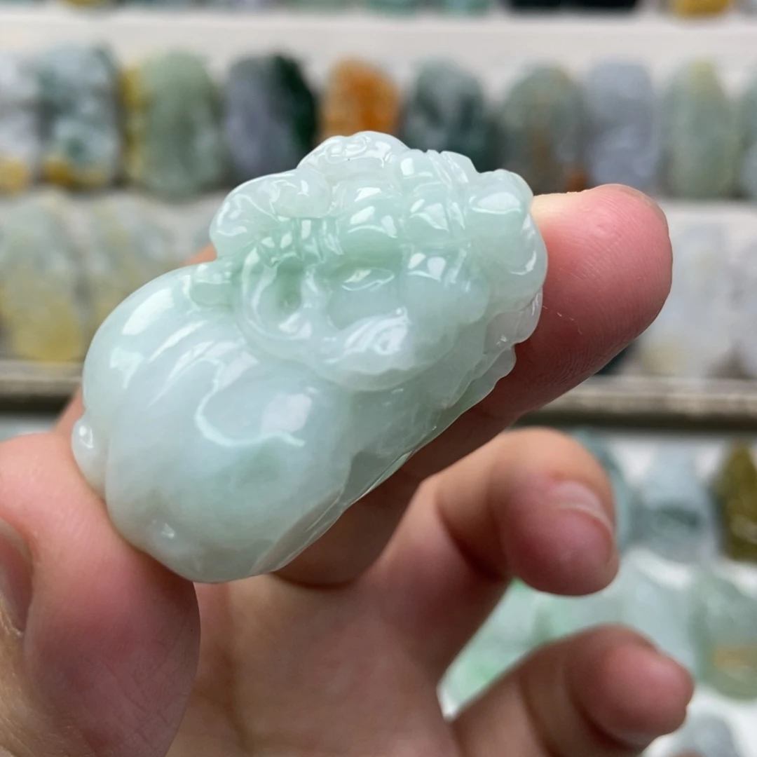 翡翠吊坠(赠链)未镶嵌口含珠