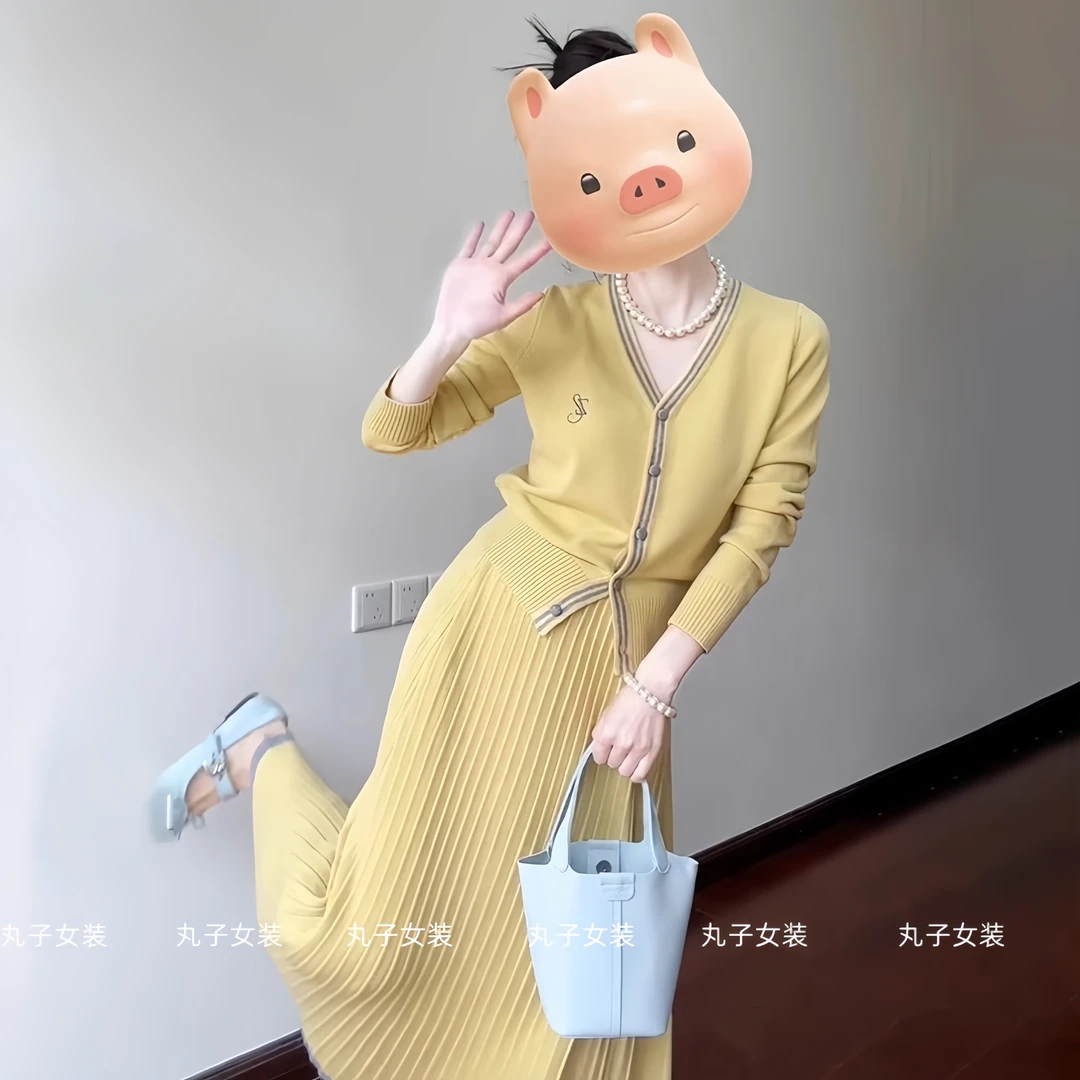 2025新款早春穿搭一整套女装气质软糯黄色针织上衣高腰显瘦半身裙