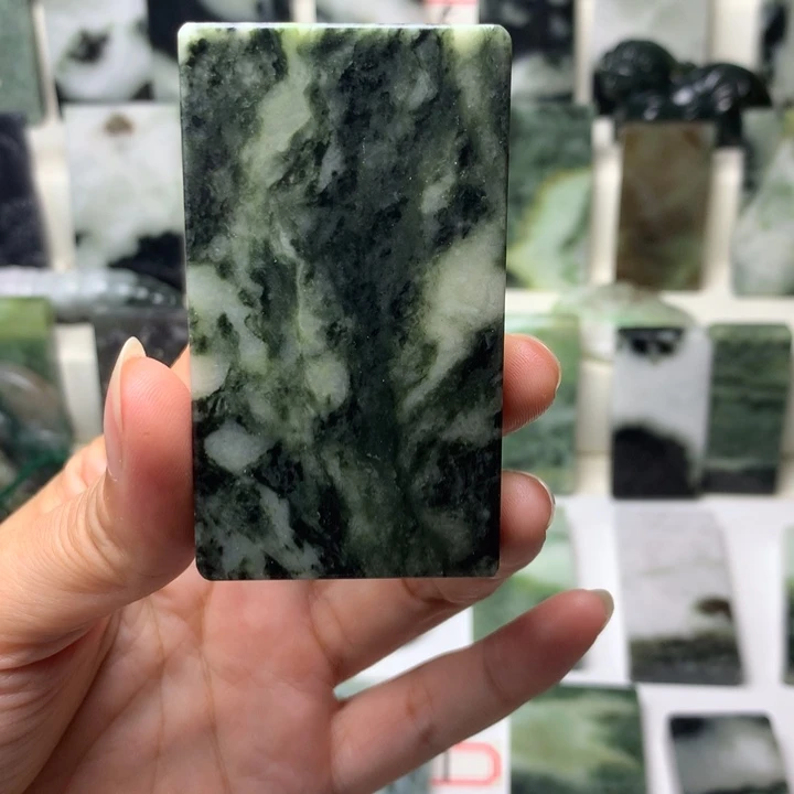 独山玉未镶嵌颈饰