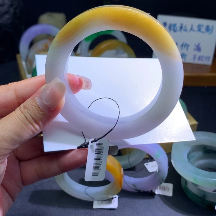 定制翡翠未镶嵌翡翠手镯