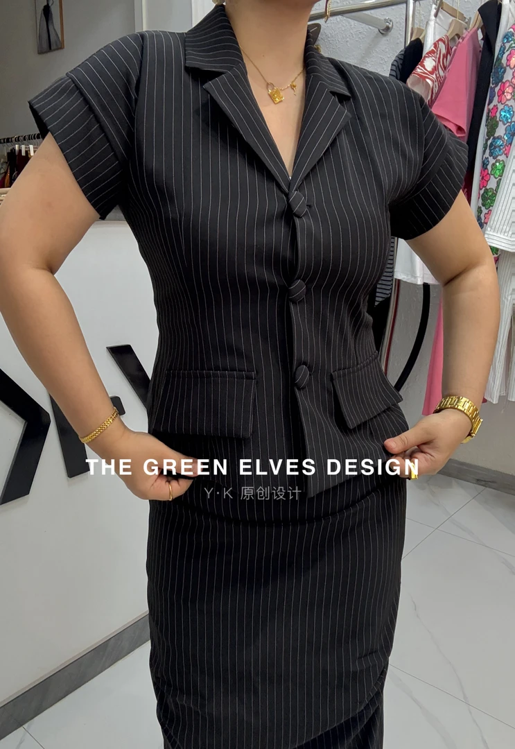 夏季韩版背带款不规则条纹连衣裙黑色显瘦休闲