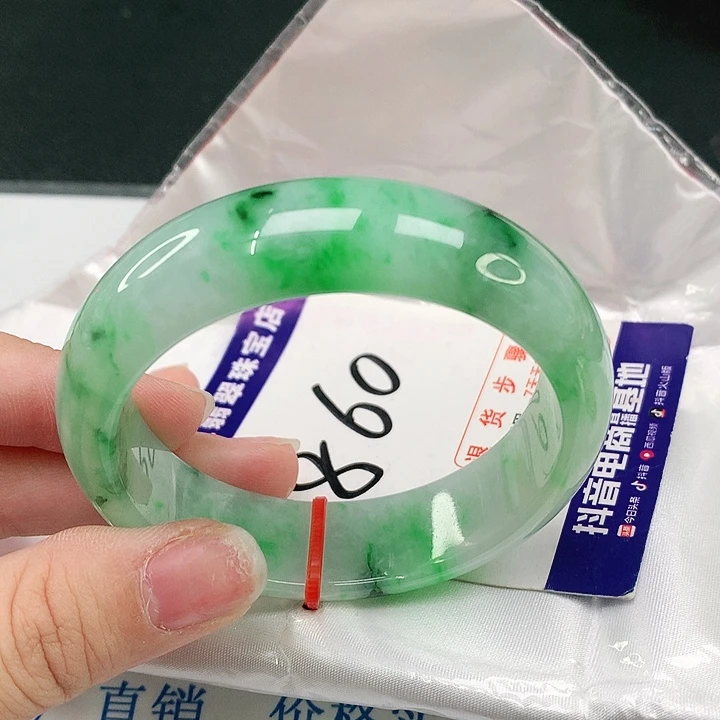 翡翠手镯未镶嵌翡翠