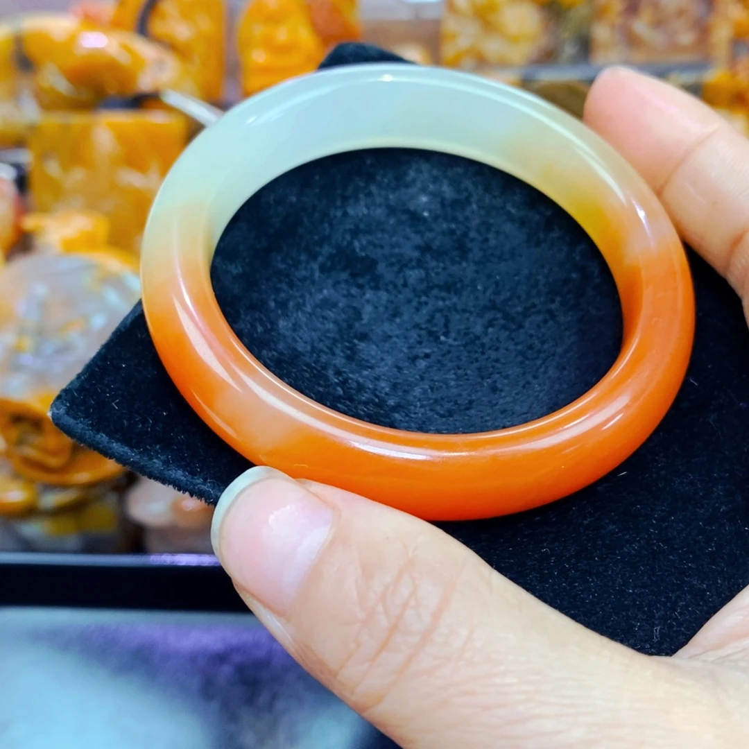 未镶嵌石英质玉（黄龙玉）颈饰