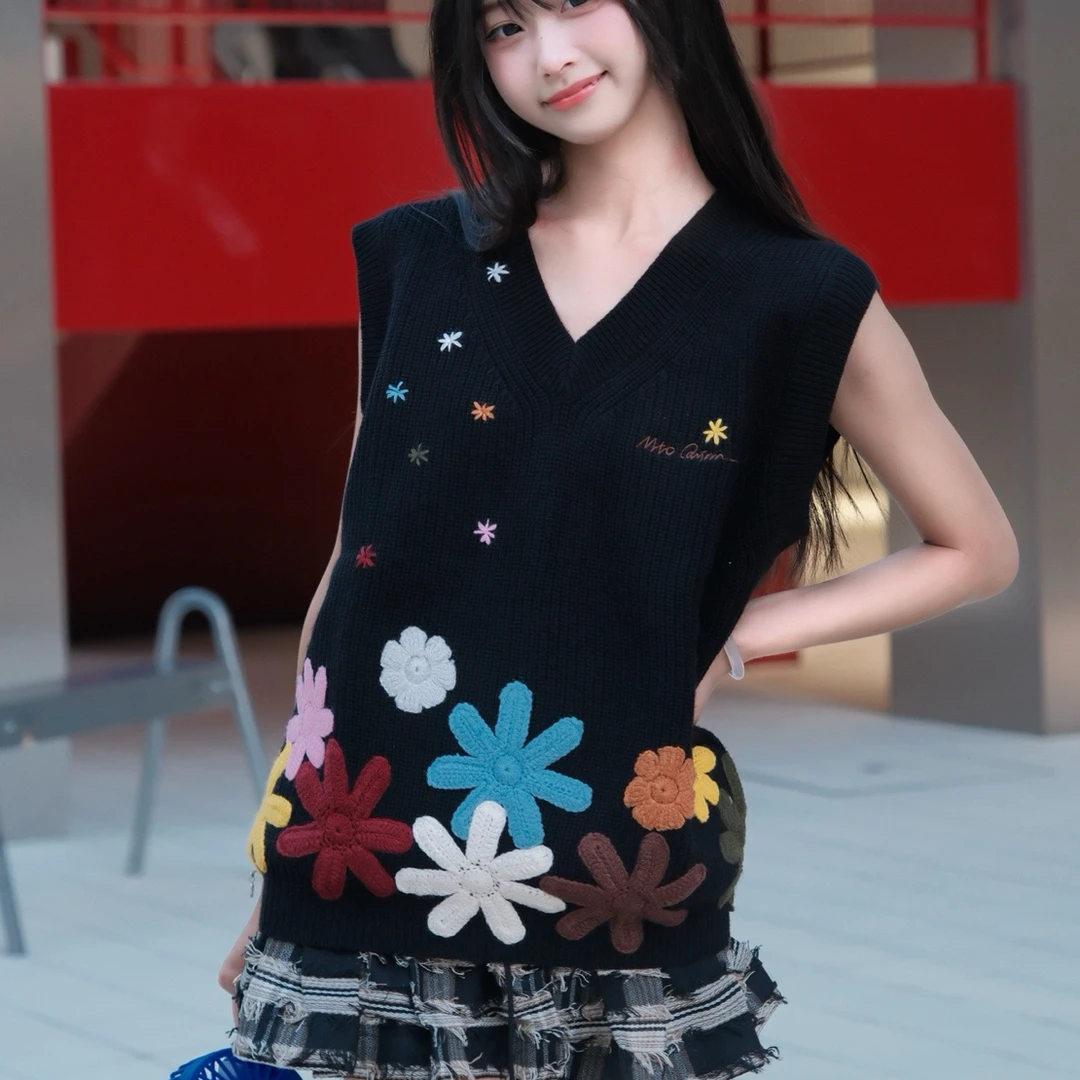 MtoQuinn｜25秋冬新品上新手工钩花针织马甲圆领时尚背心打底外穿