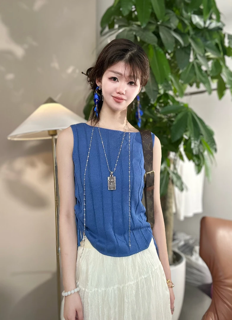 2025夏新款一字领竖坑条侧身拉皱设计无袖针织背心百搭上衣