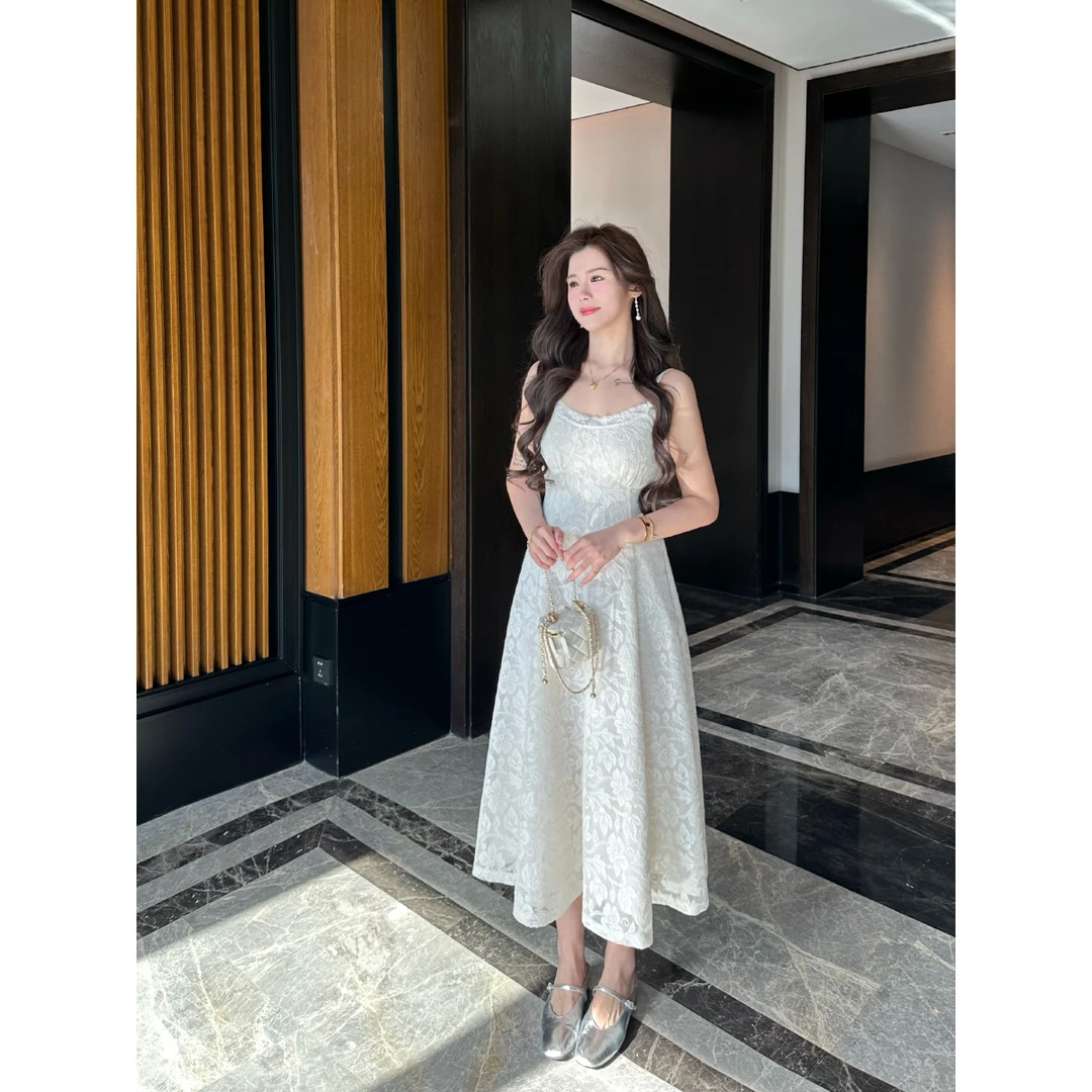 李潇洒【珠光杏语】微胖大码重工刺绣春款立裁A字收腰吊带连衣裙