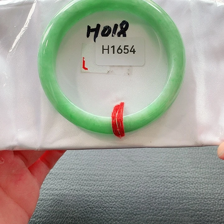 翡翠手镯未镶嵌天然翡翠手镯