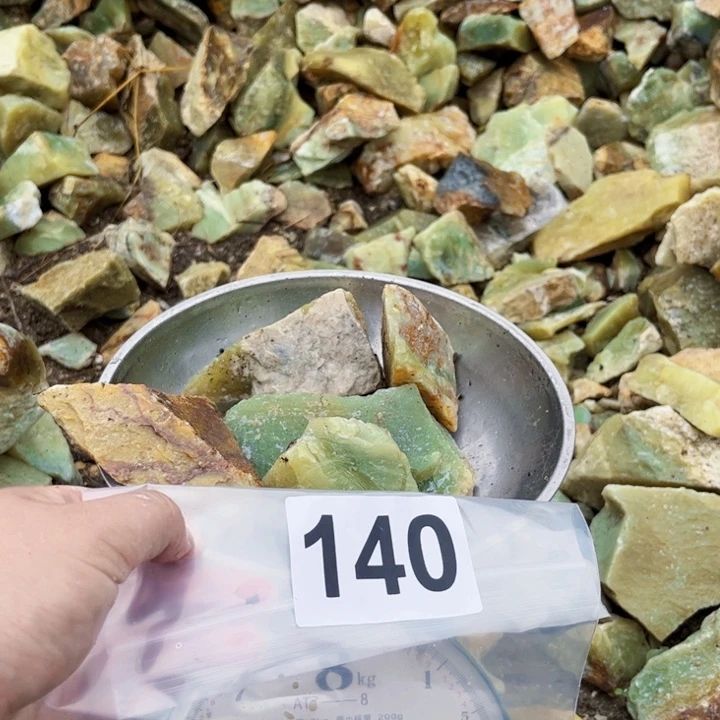 未镶嵌蛇纹石玉珠宝半成品