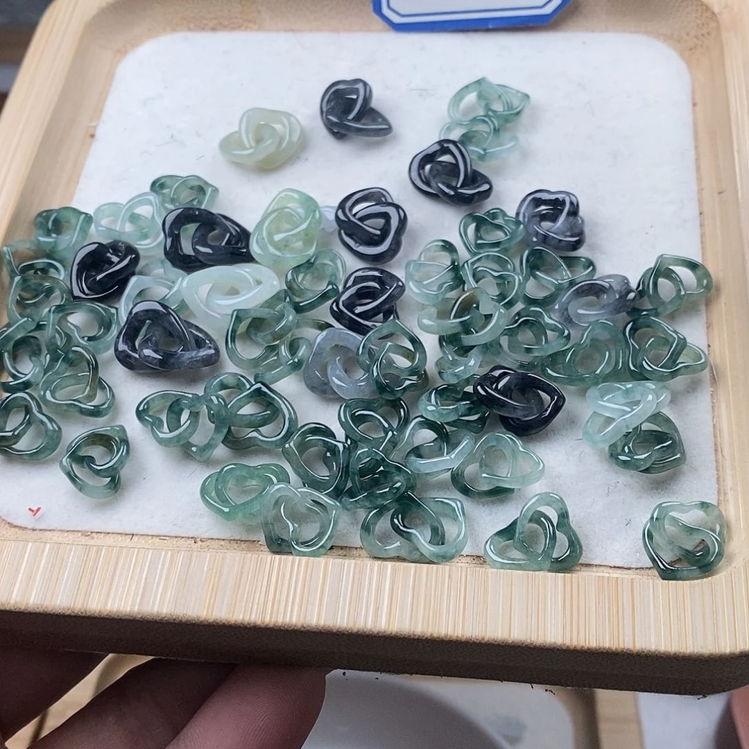 翡翠颈饰未镶嵌双环88一个