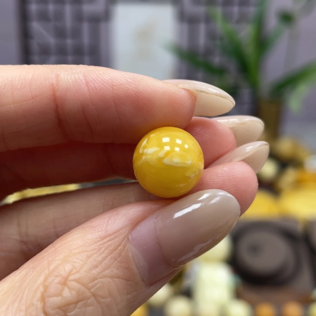 琥珀裸石未镶嵌11.7mm微瑕