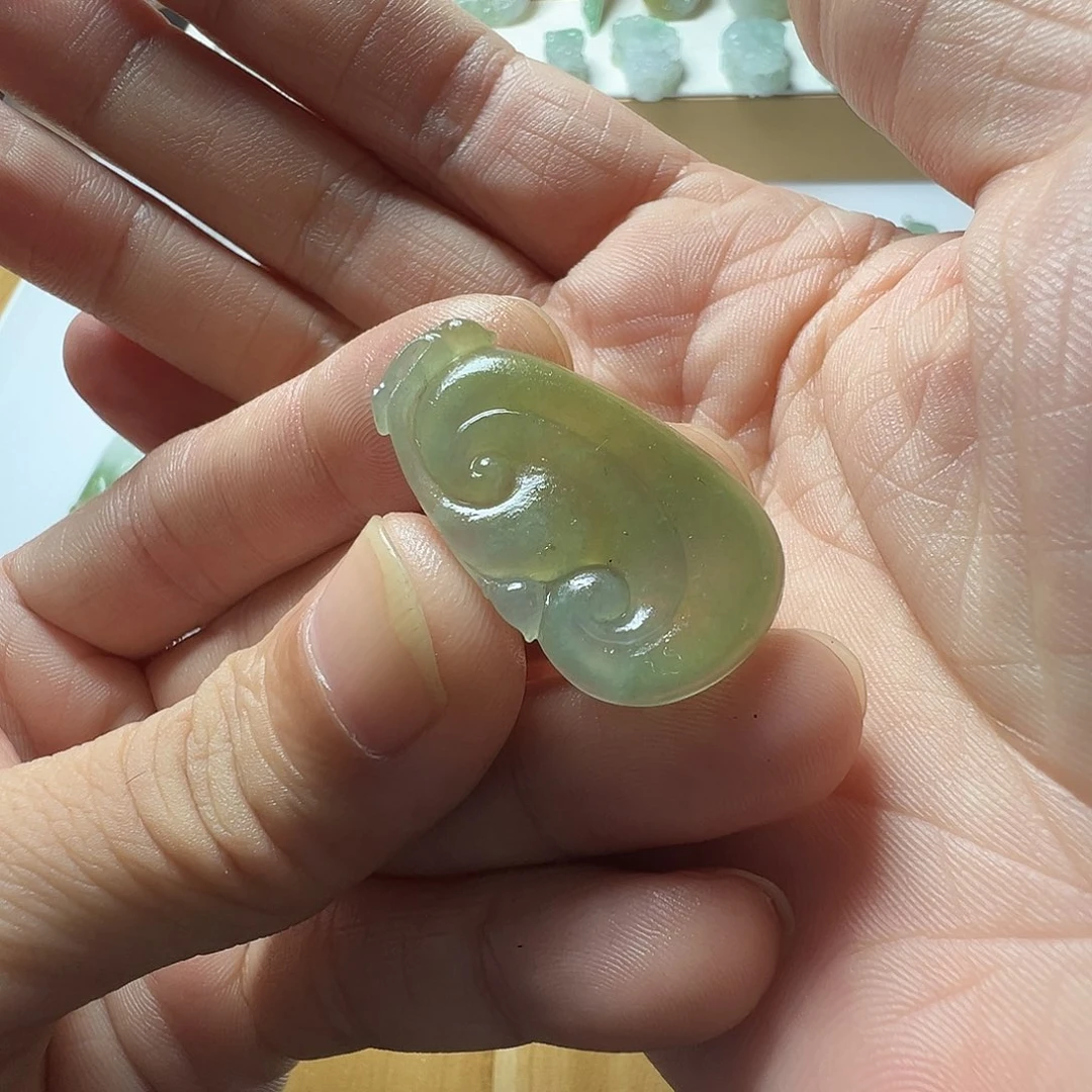 定制翡翠未镶嵌如意