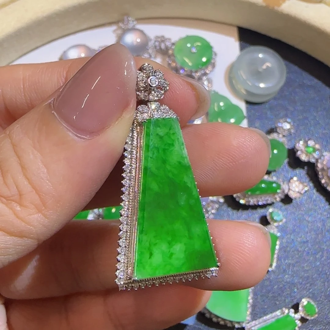 翡翠18K金镶嵌颈饰精品