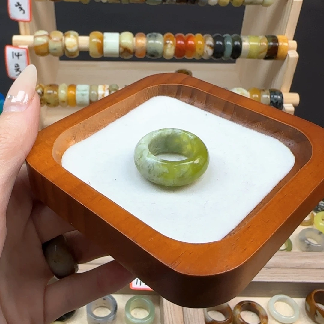 蛇纹石玉岫玉内径18.3合金?