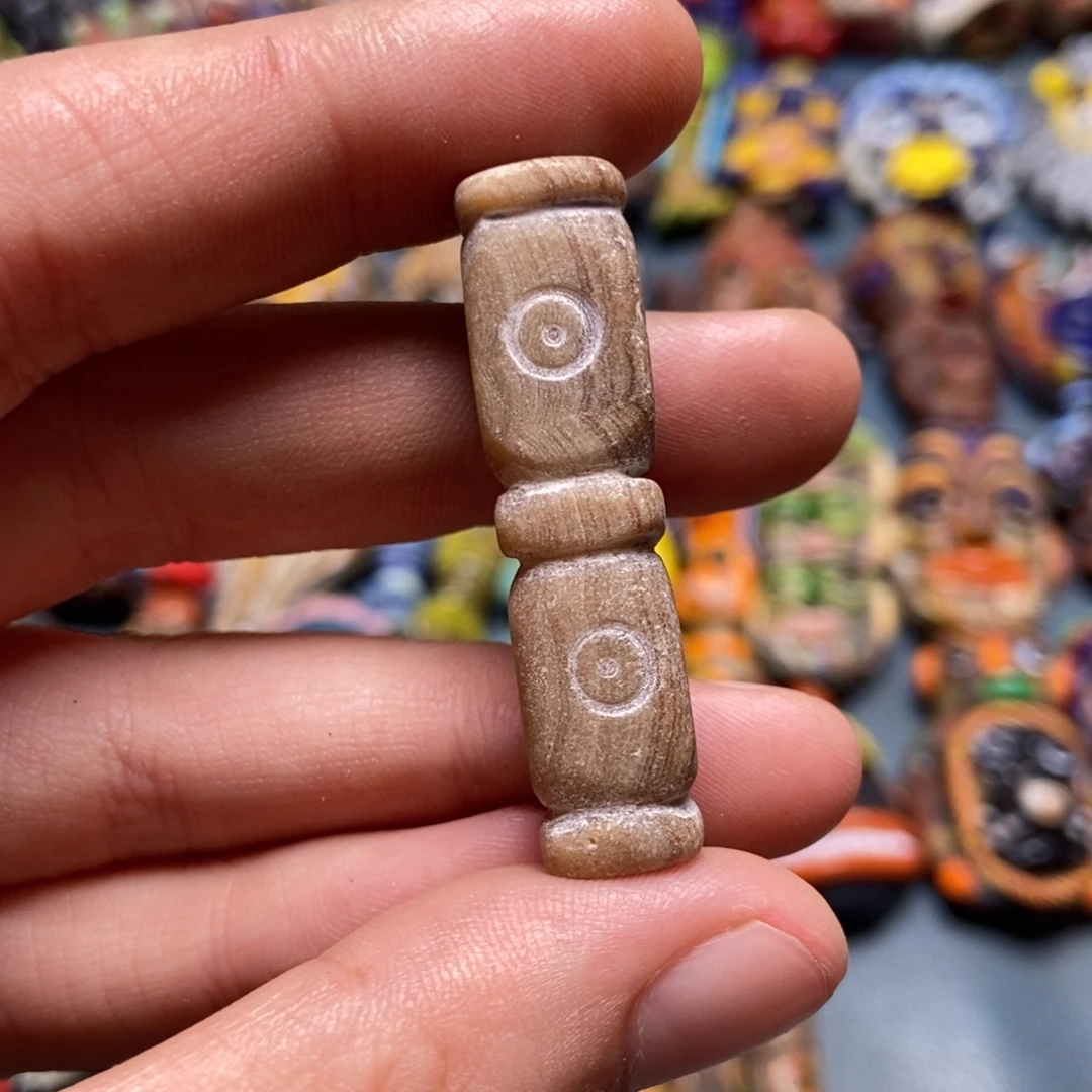 玻璃颈饰珠子一个