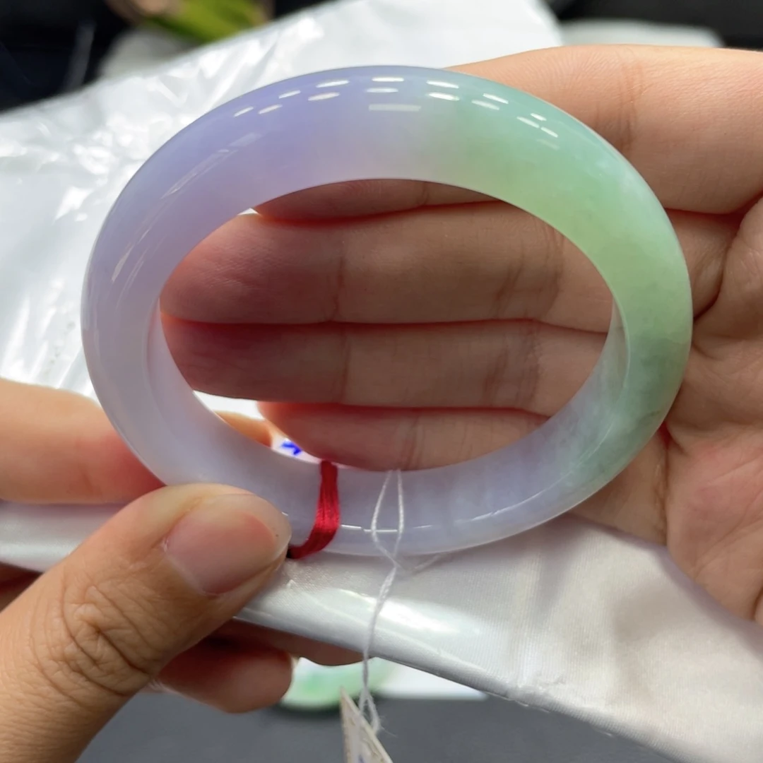 翡翠手镯未镶嵌翡翠