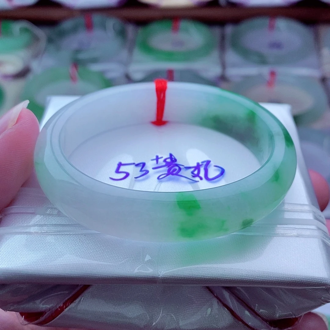 翡翠未镶嵌手镯（贵妃镯）阳绿翠绿飘花半山半水冰润细腻起胶