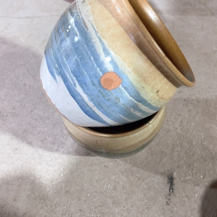 紫砂花盆口径20高度19两只小瑕疵