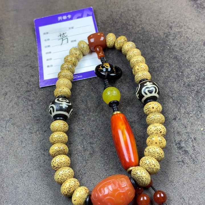 星月菩提吊坠吴**?手持