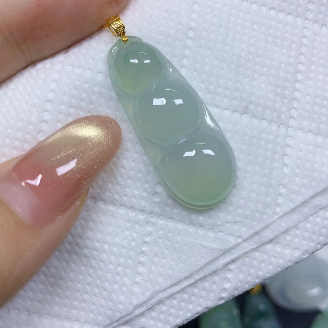 颈饰18K金镶嵌翡翠挂件
