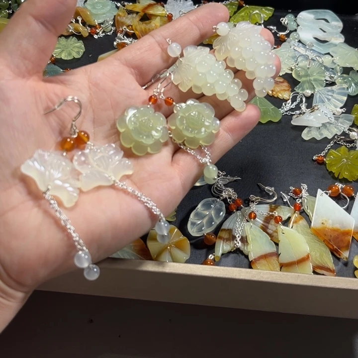 蛇纹石玉耳饰未镶嵌