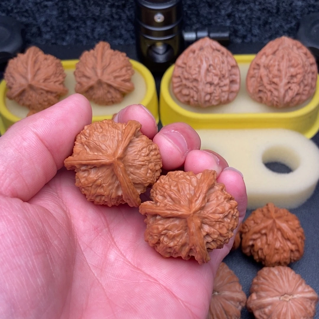 文玩核桃把件金锭三棱36