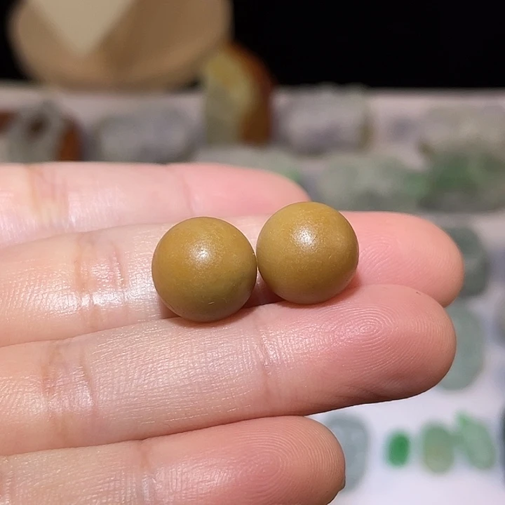 翡翠未镶嵌颈饰12珠子