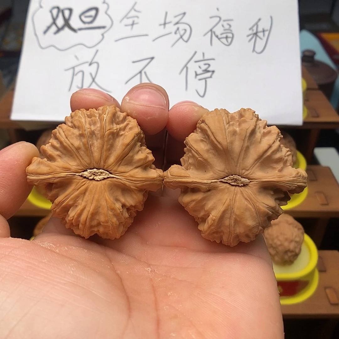 文玩核桃吊坠白狮子48